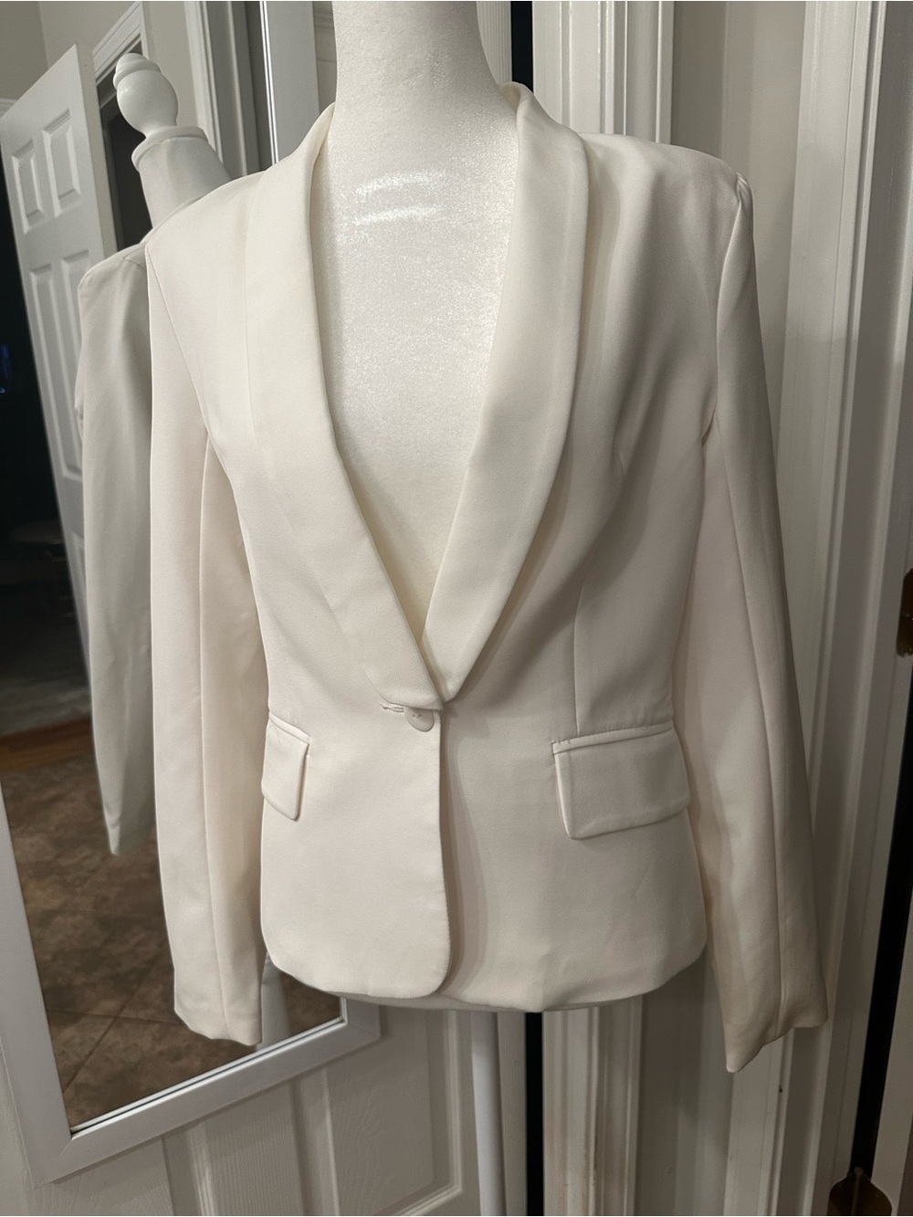 Ovi Ivory Shawl-Collar Single-Button Blazer